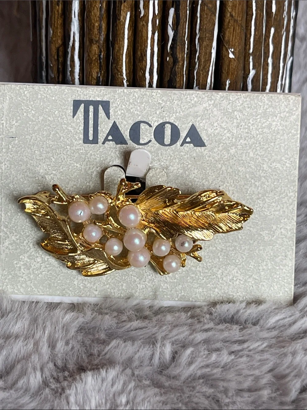Gold Leaf and Pearl Cluster Brooch - Gold and White